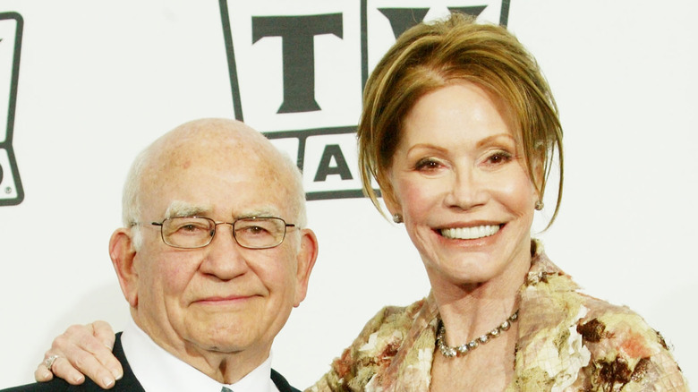 Ed Asner and Mary Tyler Moore in 2004