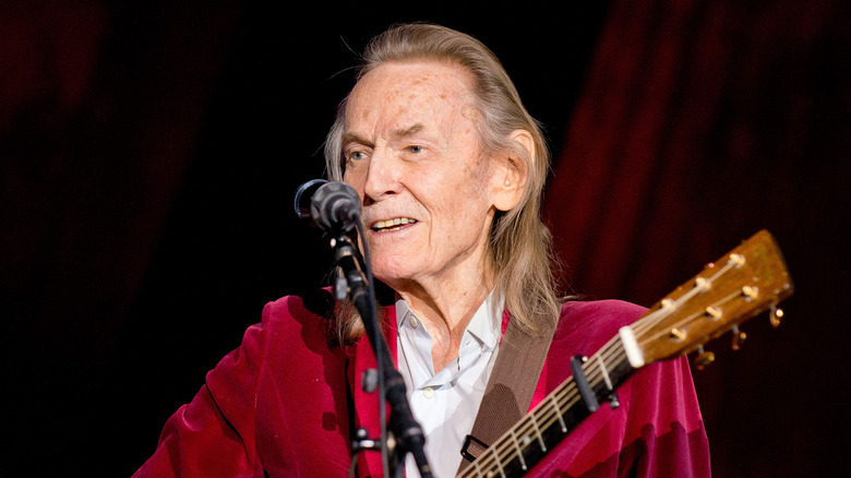 Gordon Lightfoot performing in red jacket, 2015