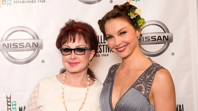 Naomi and Ashley Judd smiling