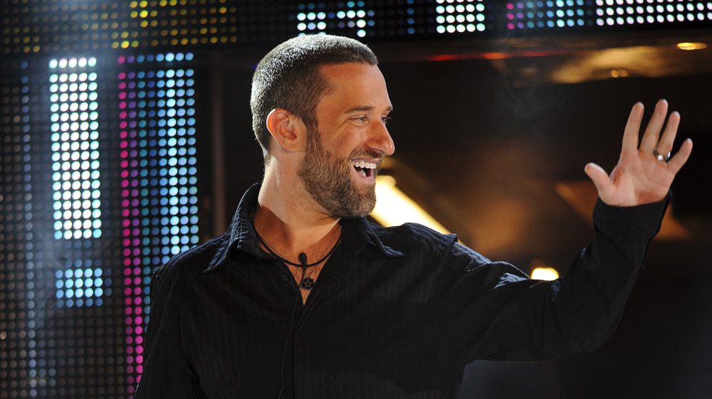 Dustin Diamond waving onstage