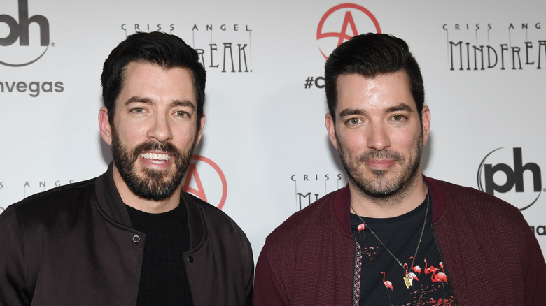 Drew and Jonathan Scott smiling