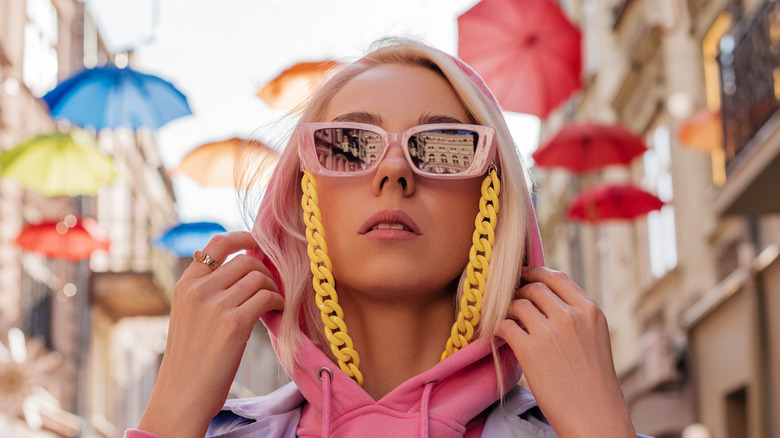 Model wearing colorful glasses chain