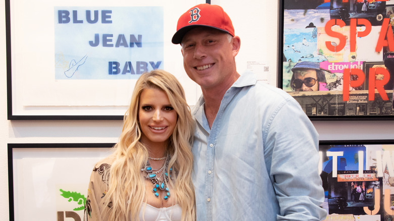 Jessica Simpson and Eric Johnson snuggle up for a photo