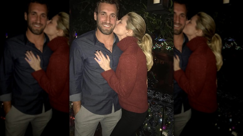 Erin Andrews kissing Jarett Stoll's cheek