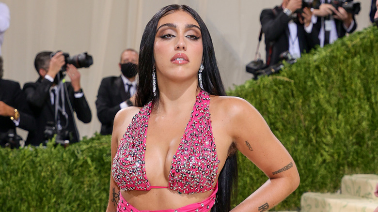 Lourdes Leon posing at the Met Gala in pink cut-out dress