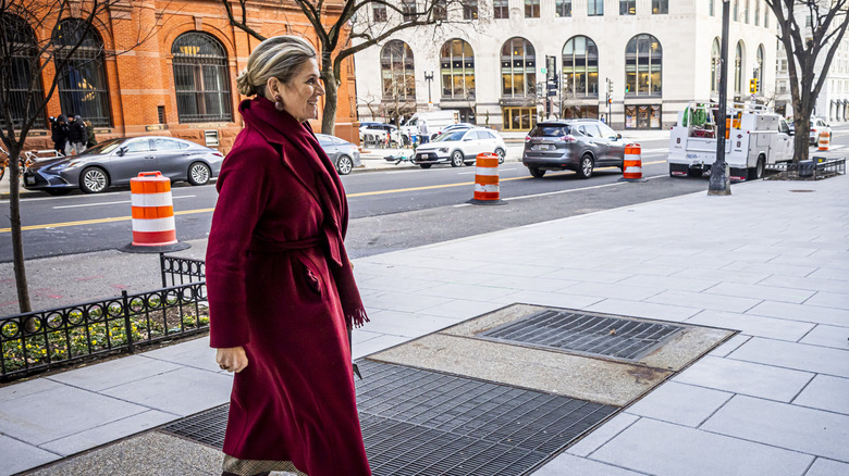 Queen Máxima walking in the street