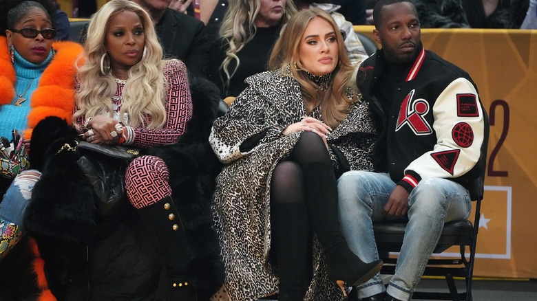 Mary J Blige, Adele, and Rich Paul courtside