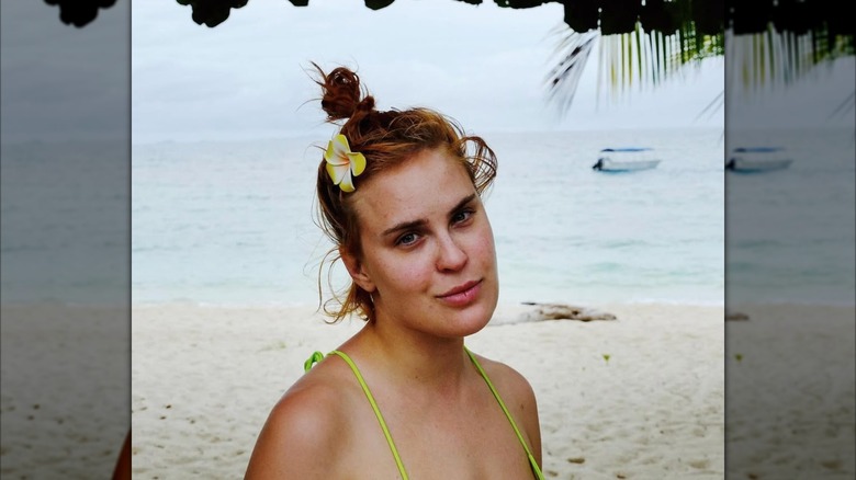 Tallulah Willis posing on the beach