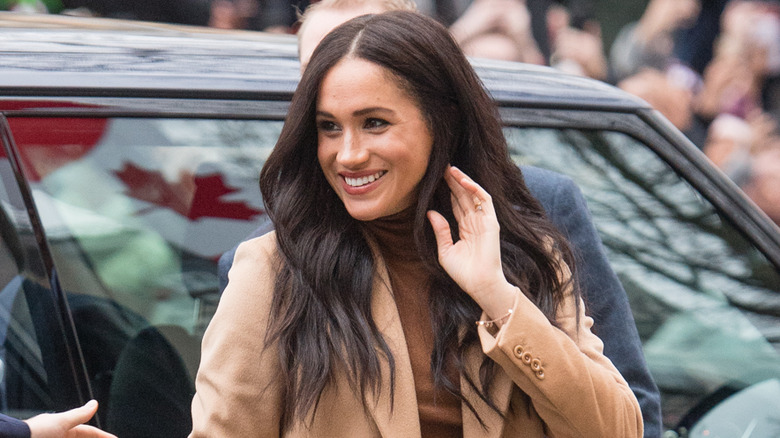 Meghan Markle smiling in crowd