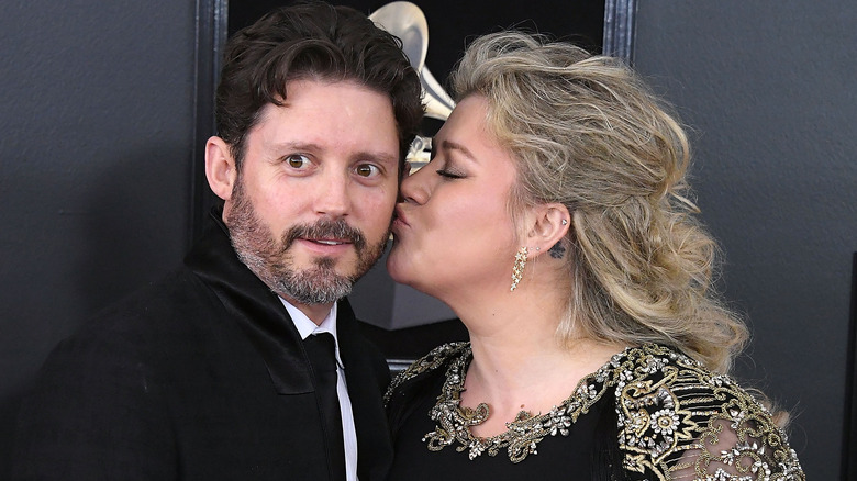 Kelly Clarkson kissing Brandon Blackstock