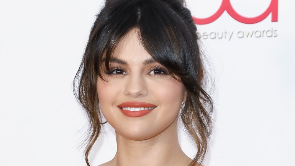 Selena Gomez, who has a round face shape