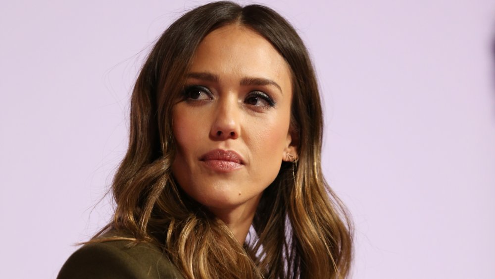 Jessica Alba, who has an oval face shape