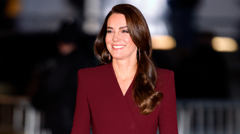 Princess Catherine in red for Christmas event