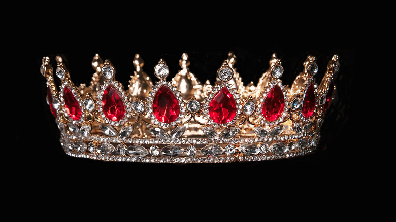 Garnet crown 