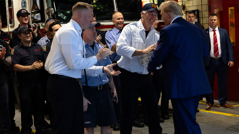 Donald Trump handing pizza to FDNY employee