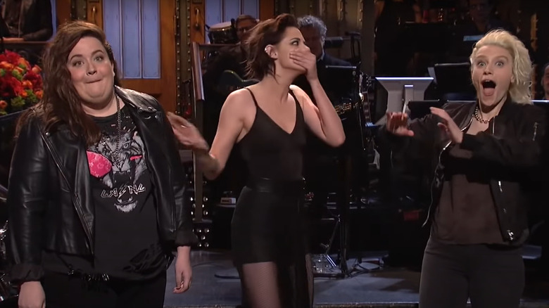 Kristen Stewart, Aidy Bryant, and Kate McKinnon performing on SNL