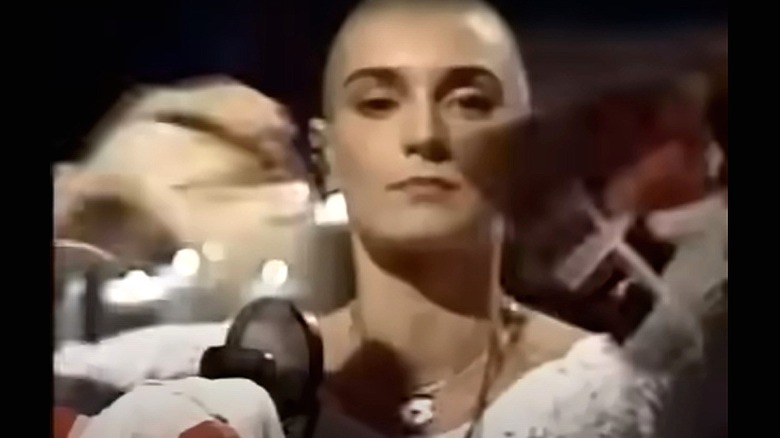 Sinead O'Connor tears up a photo of Pope John Paul II on SNL