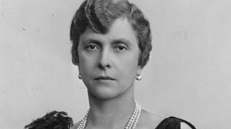 Princess Alice of Battenberg posing 