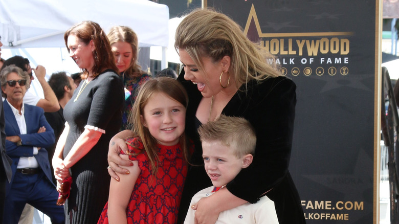 Kelly Clarkson with her kids River and Remy