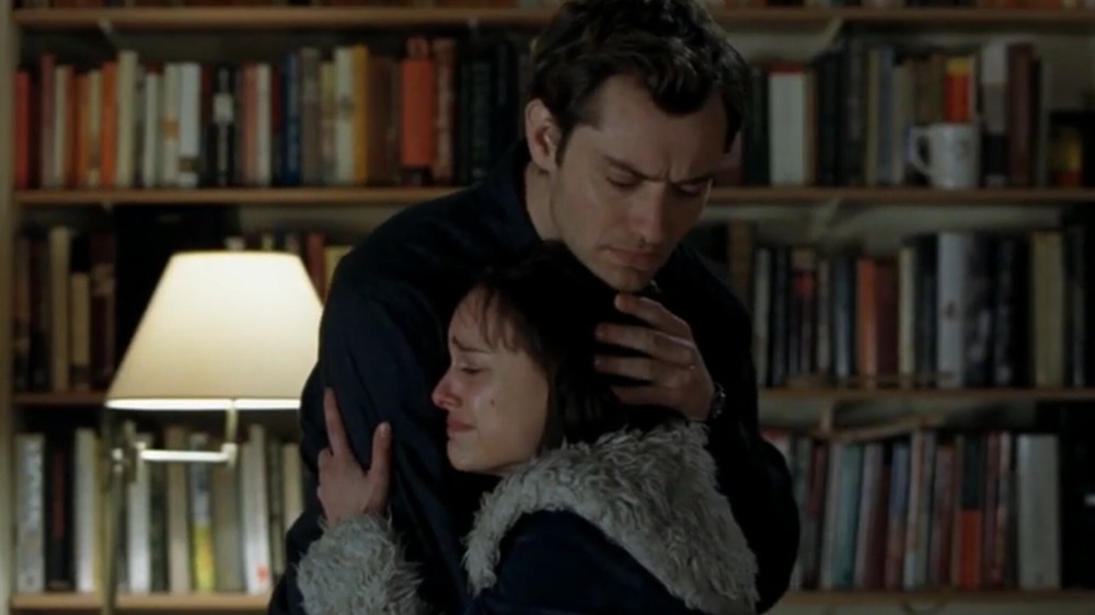 Jude Law and Natalie Portman in Closer