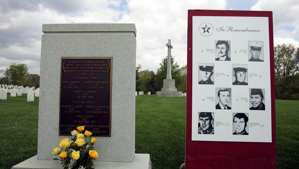 Memorial to soldiers killed in Iran, 1980