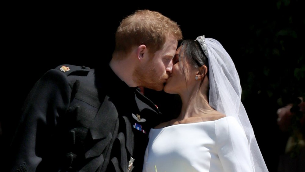 Meghan Markle and Prince Harry sharing an epic royal kiss