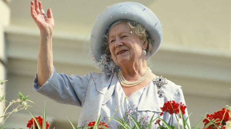 Queen Mother waving