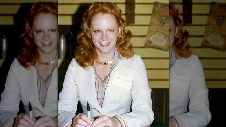 Reba McEntire signing albums at one of CMA's first Fan Fairs