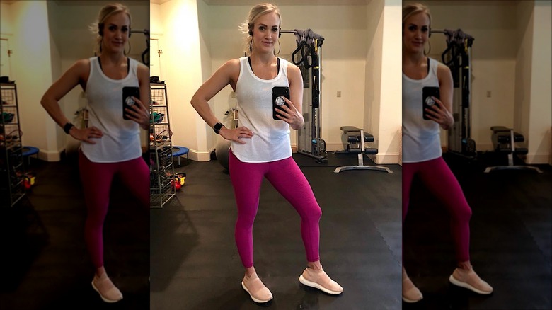 Carrie Underwood in pink leggings