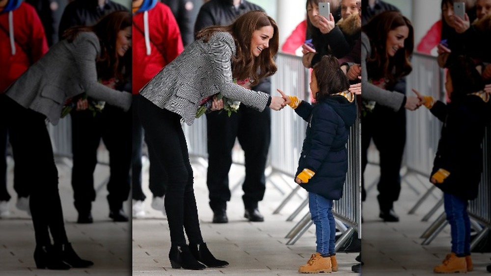Kate Middleton in skinny jeans with child