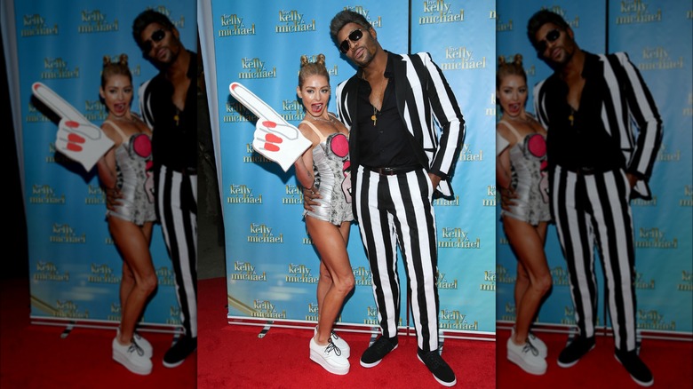 Kelly Ripa and Michael Strahan posing in costumes