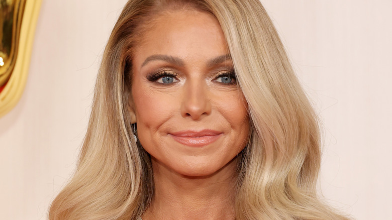 Kelly Ripa smiling