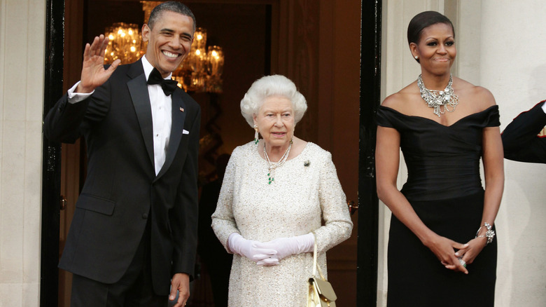 Barack Obama, Queen Elizabeth, Michelle Obama smiling