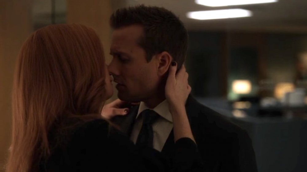 Suits's Donna and Harvey's kiss