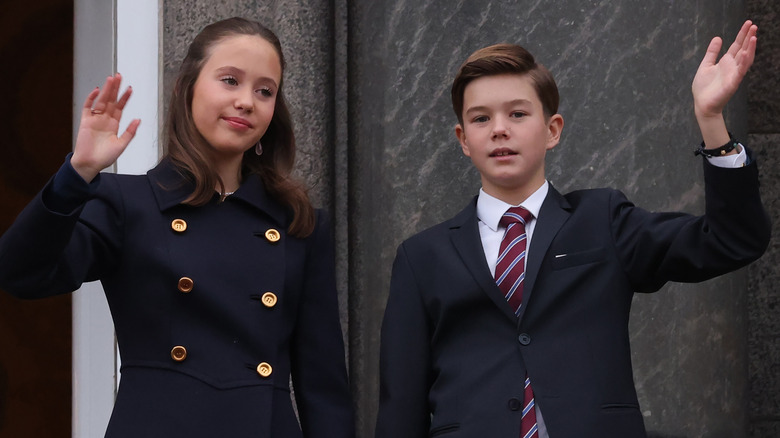 Princess Isabella and Prince Vincent waving