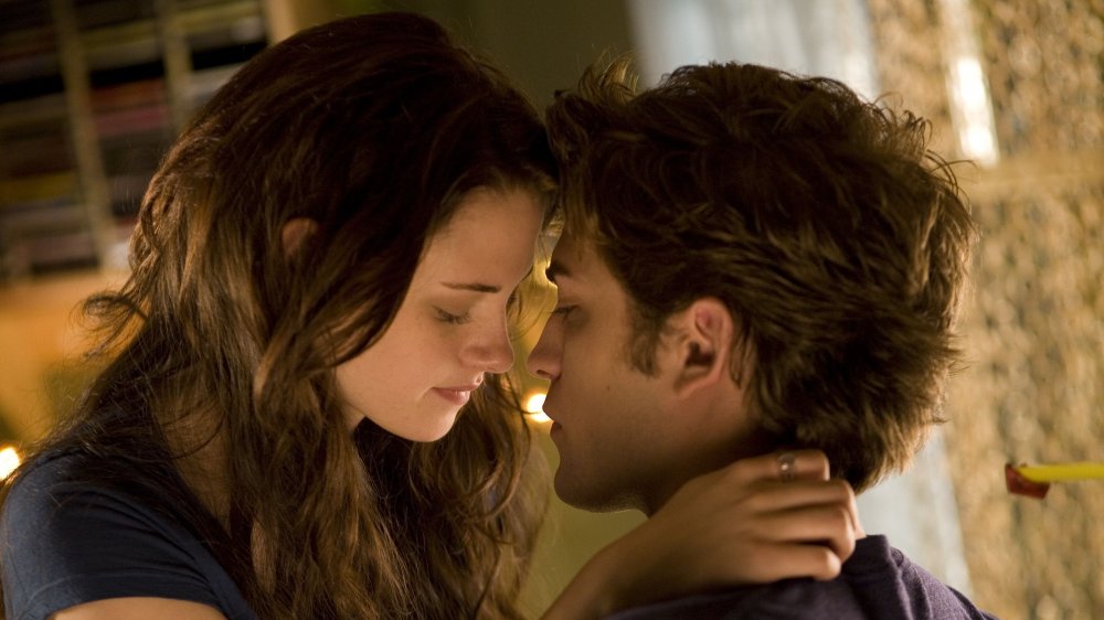 Bella and Edward about to kiss in Twilight