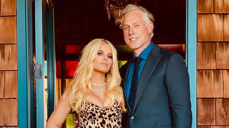 Jessica Simpson posing with Eric Johnson