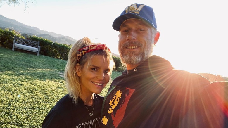 Jessica Simpson posing with Eric Johnson