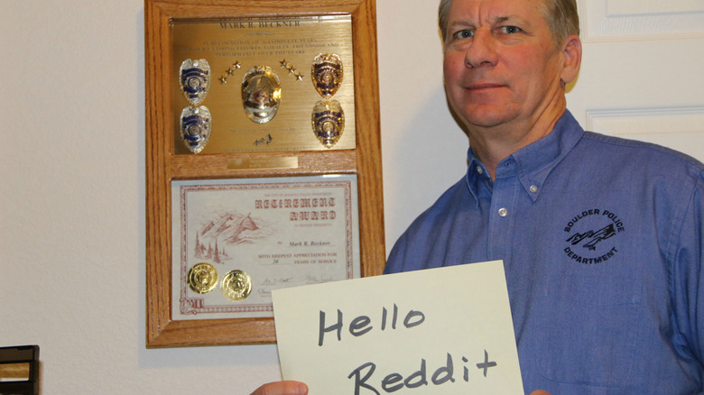 Mark Beckner holding up "hello reddit" sign