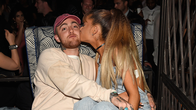 Ariana Grande kissing Mac Miller