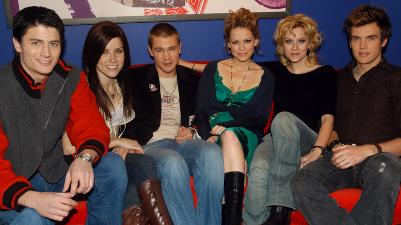 James Lafferty, Sophia Bush, Chad Michael Murray, Bethany Joy Lenz, Hilarie Burton, and Tyler Hilton of "One Tree Hill"