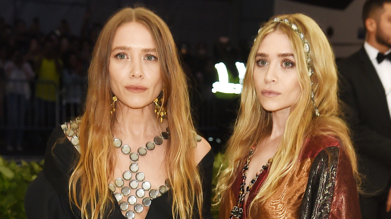 Olsen twins walking carpet