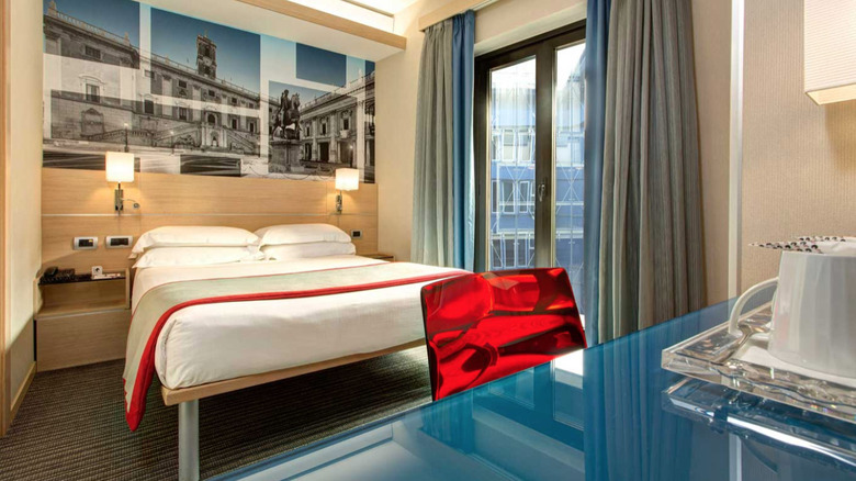 iQ Hotel Roma room