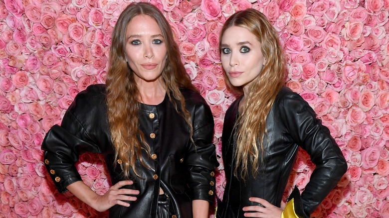 Mary Kate and Ashley Olsen posing