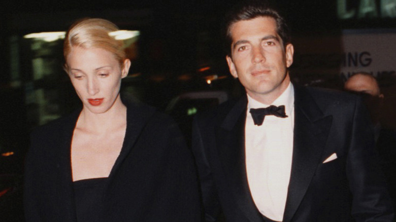 Carolyn Bessette and John F. Kennedy Jr. walking