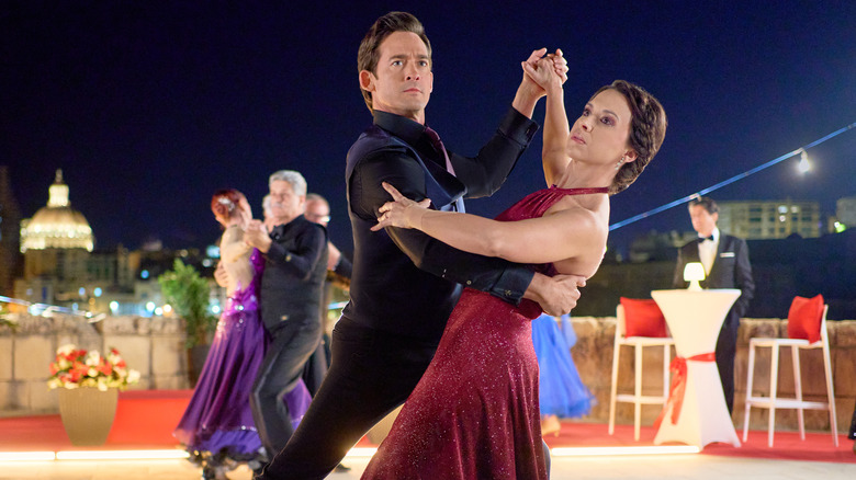 Will Kemp and Lacey Chabert dancing