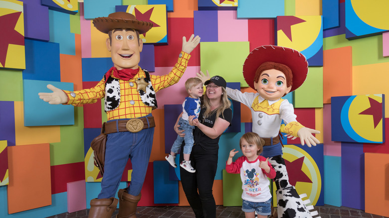 River Rose and Remy Blackstock smile with their mom, Kelly Clarkson