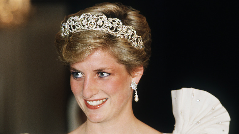 Princess Diana wearing the Spencer Tiara at a state banquet in Bahrain (1986)