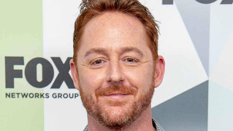 Scott Grimes poses on the red carpet