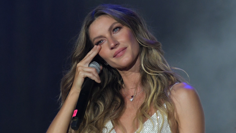 Gisele Bündchen feeling emotional at public event